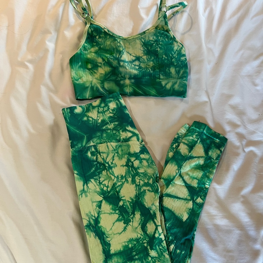 The dye gym set